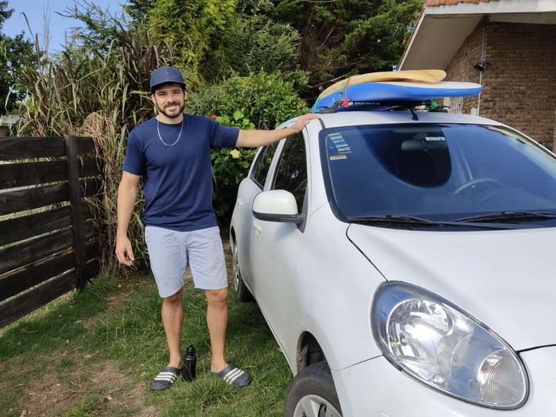 Francisco barras para Nissan March con ventosas StickyRack.uy