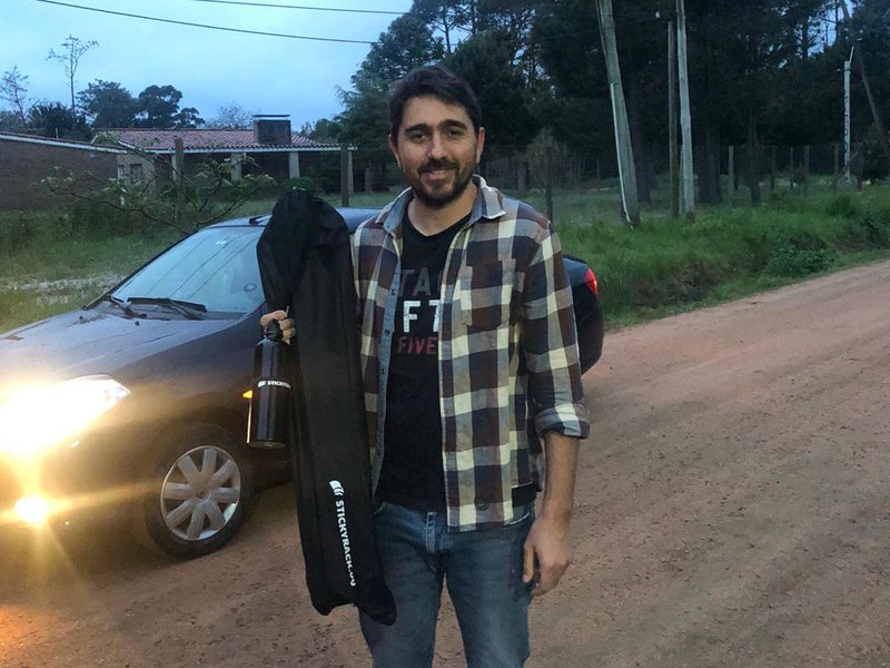 Pablo Silva StickyRack.uy baca para auto con ventosas