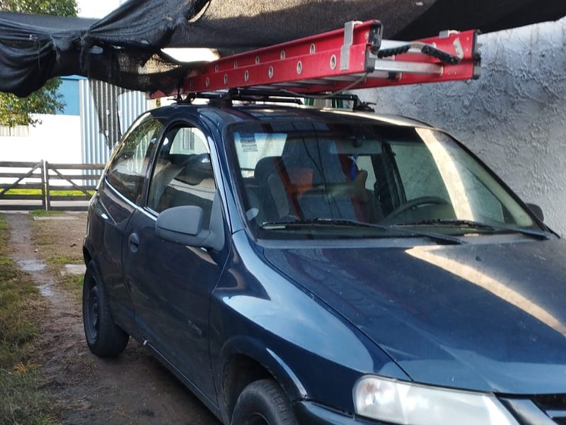 Barras para auto Chevrolet Celta 2 puerta StickyRack.uy baca universales con ventosas para auto