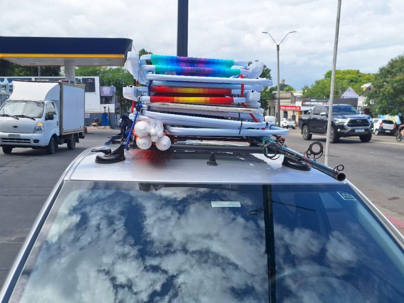 2025-01-10_ Richard Duarte Baca para Renault Kwid Ventosa StickyRack.uy