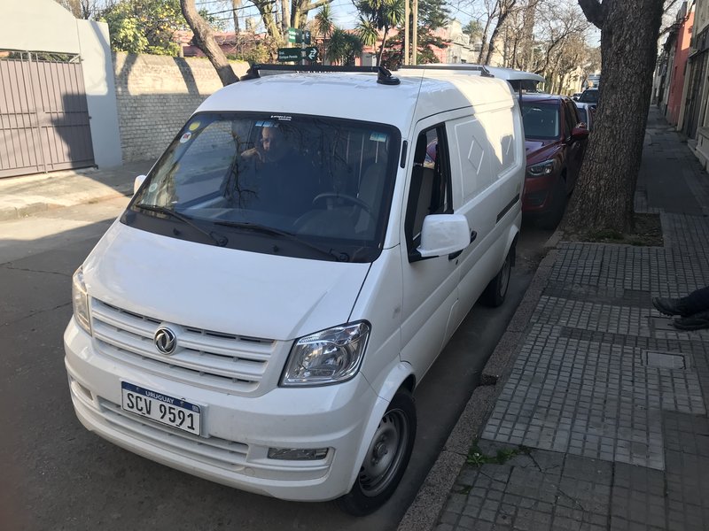 Sergio camioneta Changy StickyRack.uy barras baca para auto.jpg